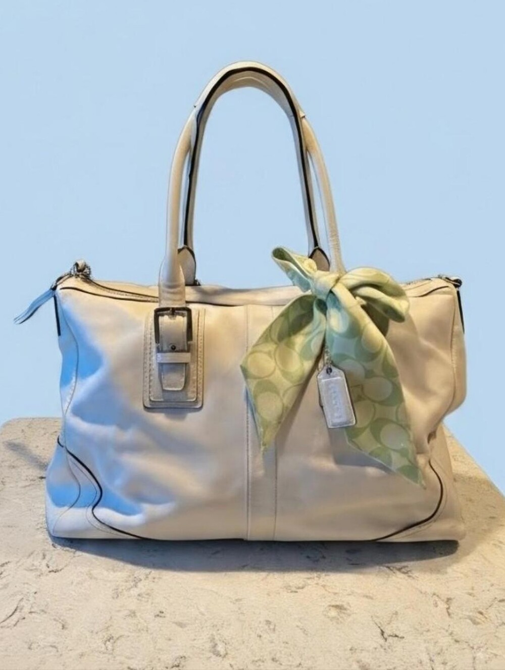 💚Coach White Leather Tote with green scarf!💚